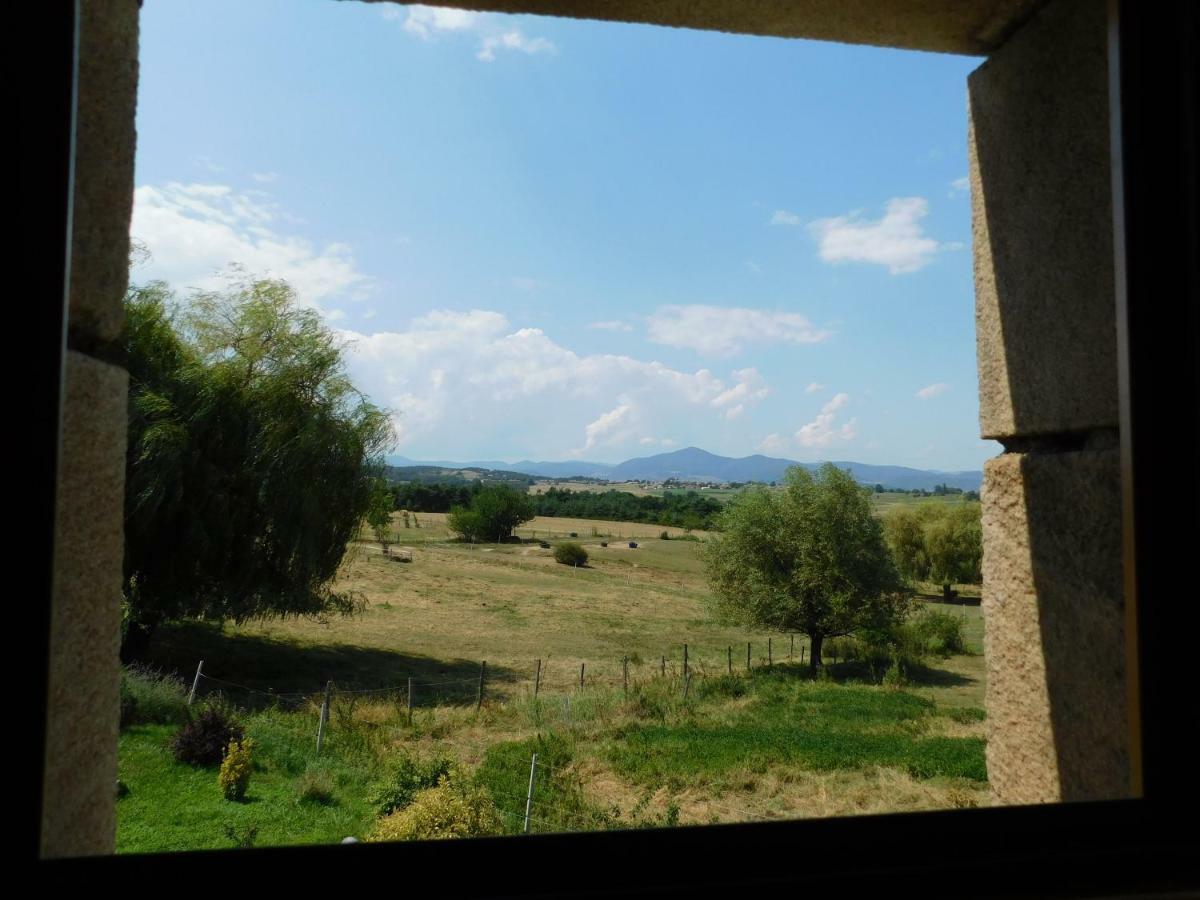 Gite Le Corral Cheminas Bagian luar foto